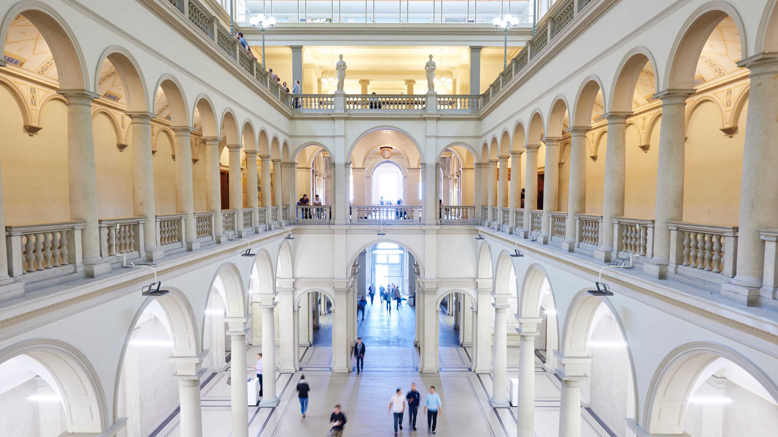 Pictureof the ETH entrance hall
